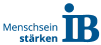 Das Bild zeigt das Logo des Internationalen Bundes und dessen Motto "Mensch sein stärken"